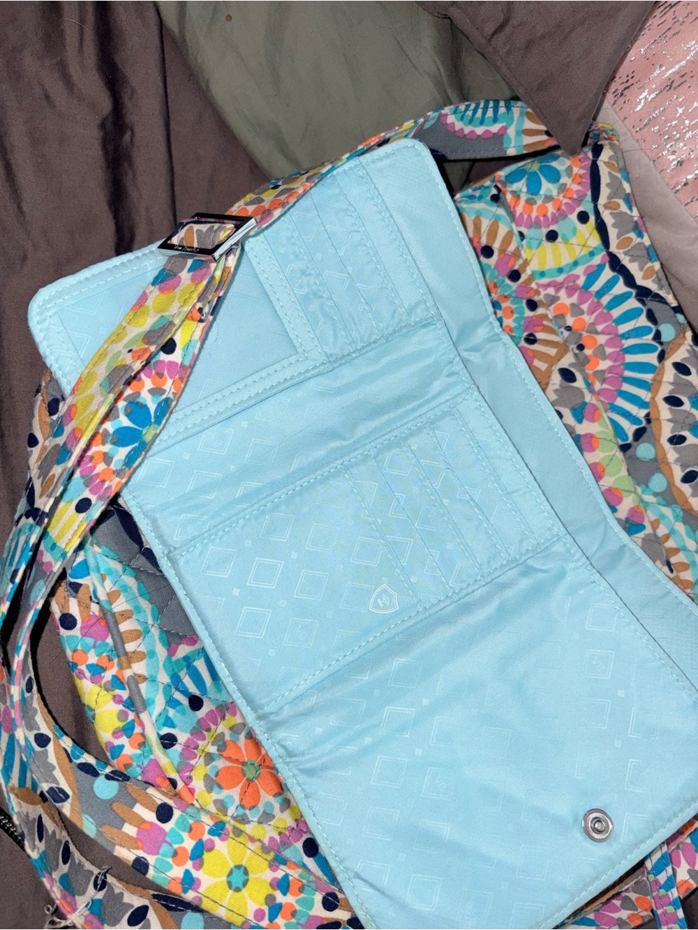 Vera Bradley Sunny Medallion Triple Hipster and Wallet Set - Picture 3 of 16